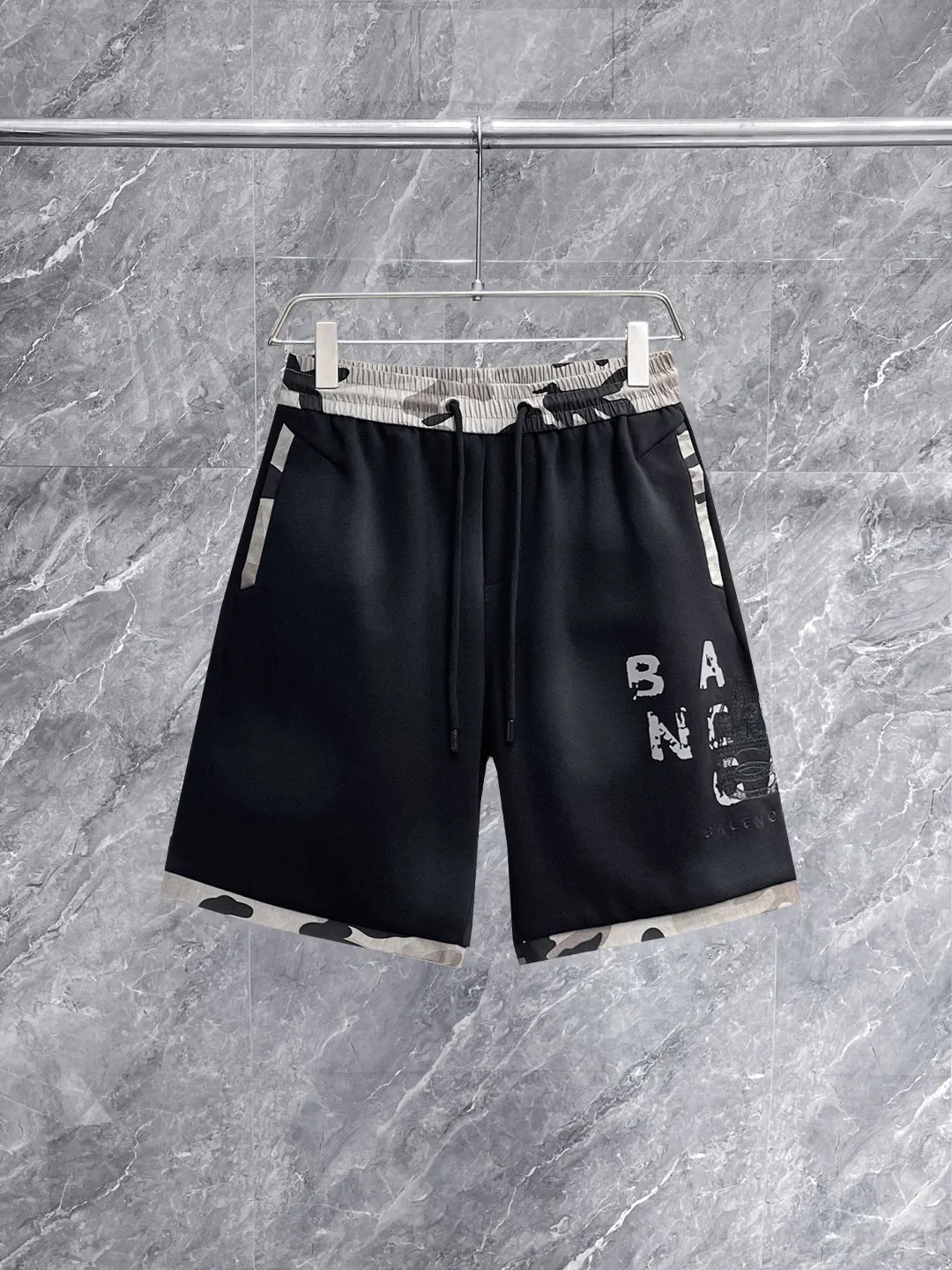 Balenciaga's three-standard complete 2026 summer New Arrival men's casual shorts, advanced custom-made Breathable fabric, Breathable fabric, extremely stretchy and comfortable, impeccable details, top-grade accessories, original logo design concept, delicate and soft feel! The upper body shape is awesome! Size: M-XXXL Please state your height and weight when ordering